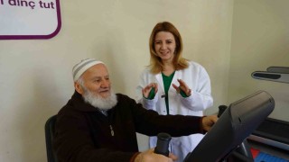 Moral Evinin renkli kişiliği çevresine neşe saçıyor
