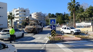 Motosiklet beton kamyonuna çarptı: 1 yaralı