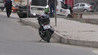 Motosiklet otomobille çarpıştı: 1 yaralı