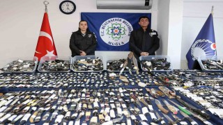 Muğla otogarlarında bir yılda cephanelik gibi bıçak ve silah ele geçirildi