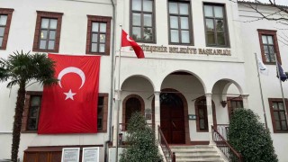 Muğlada belediye binaları Türk bayrakları ile donatıldı