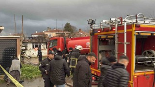 Müstakil ev alevlere teslim oldu: Yanan evini gözyaşları içinde izledi