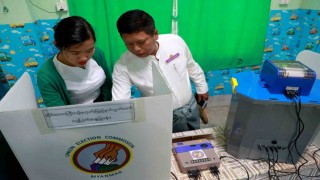 Myanmarda halk parlamento seçiminin ikinci turu için sandık başında