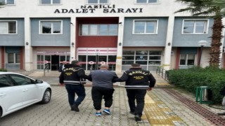 Nazillide 2 aranan şahıs yakalandı