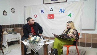 Niğdedeki drama kursu, katılımcılarına özgüven kazandırıyor
