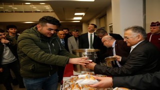 Öğrencilere 1,4 milyon bardak sıcak çorba dağıtıldı