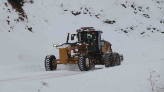Oltuda 65 mahalle yolunu ulaşıma açmak için çalışmalar sürüyor