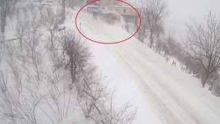 Orduda tır, 600 metre uçurumdan yuvarlandı: Kaza anı kamerada