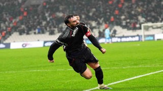 Orkun Kökçü gollerine devam ediyor