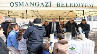 Osmangazide cuma bereketi vatandaşlarla paylaşıldı