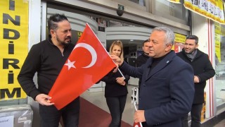 Osmaniye’de Esnafa Türk Bayrağı Dağıtıldı