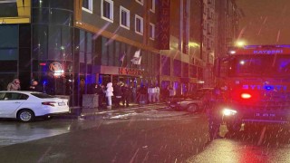 Otel bodrumunda çıkan yangın paniğe neden oldu