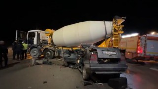 Otomobil beton mikserine çarptı: 1 yaralı
