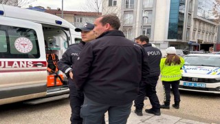 Otomobile çarpmamak için ani fren yapan motosikletli yaralandı