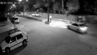 Otomobilin çarptığı motosikletli ve yolcusu metrelerce savruldu