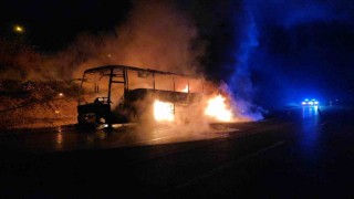 Otoyolda 39 yolcusu bulunan otobüs alev alev yandı