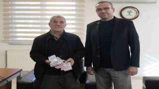 Para poşetini çöpe attı, çöp poşetiyle bankaya gitti