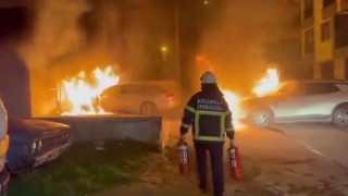 Park halindeki araç alev alev yandı: 2 otomobil zarar gördü