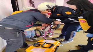 Parmağı bisiklet zincirine sıkışan çocuğu itfaiye kurtardı