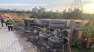 Payasta trafik kazası: devrilen kamyonun sürücüsü yaralandı