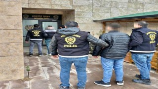 Polis hapis cezalarıyla aranan 2 kişiyi yakaladı