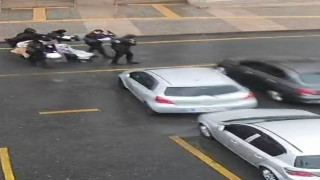 Polis kalkanı, bebeği ve annesini fırtınadan korudu