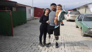 Protez bacaklarıyla yeniden yaşama tutunan depremzede Emre, yuva kurup evlat sahibi oldu