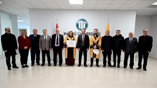 Rektör Akpolat unvanda yükselen akademisyenlere cübbelerini giydirdi