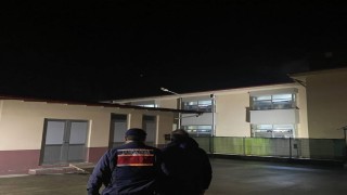 Rizede 2 ayrı olayda aranan 2 kişi yakalanarak cezaevine gönderildi