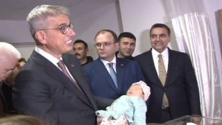 Sağlık Bakanı Memişoğlu, İstanbulda yeni yılın ilk bebeklerini ziyaret etti