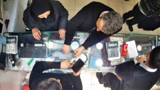 Sahte polislerin dolandırıcılık girişimini gerçek polisler bozdu