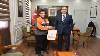 Salihli Kaymakamı Güldoğan, Türkiye Şampiyonu öğrenciyi ağırladı