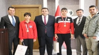 Şampiyon öğrencilere ödüller ve burs müjdesi