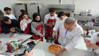 Şampiyon şeften uygulamalı pizza eğitimi