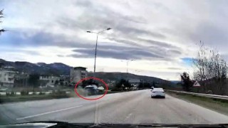 Samsunda cenaze dönüşü 4 kişinin yaralandığı kaza araç kamerasına yansıdı