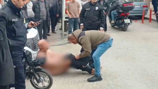 Samsunda çıplak halde caddede dolaşan şahıs gözaltına alındı