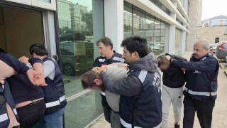 Samsunda silahlı tehdit ve zorla para alma iddiası: 4 şüpheli adliyede
