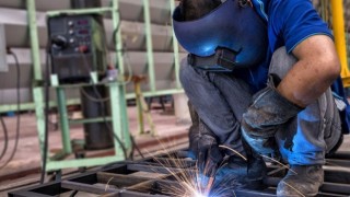Sanayi Üretimi Yıllık Bazda %2,4 Arttı