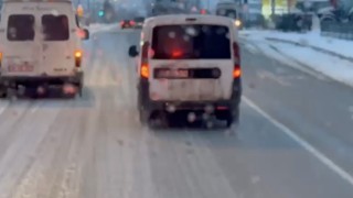 Saniyelerle yarışan itfaiyeye aracına yol vermedi