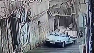 Şanlıurfada istinat duvarı otomobil üzerine devrildi