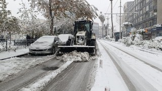Şanlıurfada karla mücadele çalışmaları sürüyor