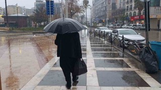 Şanlıurfada sağanak yağış etkili oluyor