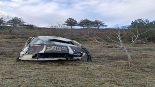 Şarampole devrilen minibüs hurda yığınına döndü: 1 yaralı