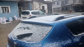 Sarıgölün yüksek kesimlerine kısa süreli kar yağdı