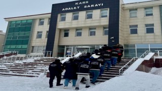 Sarıkamışta uyuşturucu taciri 5 kişi tutuklandı