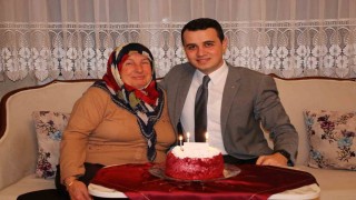 Şehit annesinin 70. doğum gününü kutladı