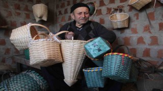 Sepet örerek geçen bir ömür: 88 yaşındaki Haki dede, 10 yaşından bu yana sepet örüyor