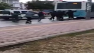 Seyir halindeki araçlara tutunarak patenle yolculuk yapan 2 çocuğa adli işlem