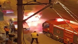 Seyir halindeki otomobil küle döndü
