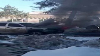 Seyir halindeki pikap alev aldı